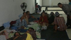 Warga Korban Lumpur Lapindo di Tanggulangin Dievakuasi
