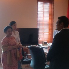 Tanpa Ditemani Djarot, Ahok Ajak Megawati Keliling Ruang Kerja Wagub