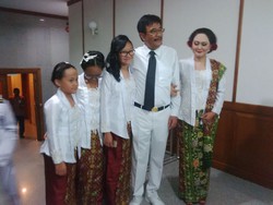 Jelang Pelantikan Wagub DKI, Djarot dan Keluarga Kompak Berpakaian Putih