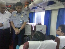 Penumpang Antusias Lihat Menhub Jonan di Kereta Jakarta-Semarang: Foto Ah, Foto