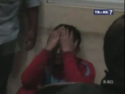 Wanita Muda Tewas Dalam Angkot
