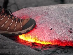 Ini yang Terjadi Jika Menginjak Lava Gunung Berapi