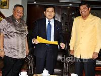 Setya Novanto Sambut Kubu Agung di DPR