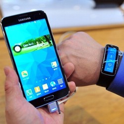 Di Google, Galaxy S5 Kalah Pamor Dibanding iPhone 6