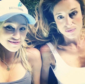 Klub Bapak Juara Argentina, 2 Putrinya Bobo-boboan di Lapangan