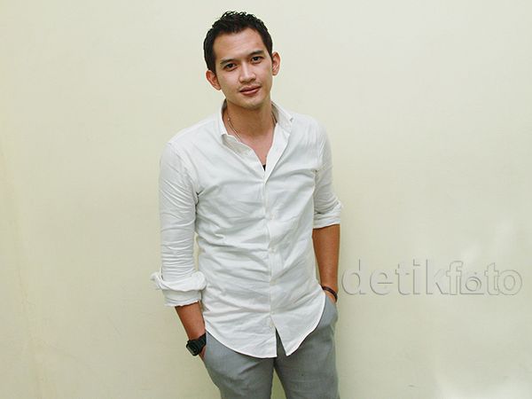 Putih Abu-abu Rezky Aditya