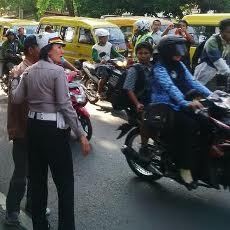 Protes Keberadaan Bentor, Sopir Angkot di Probolinggo Turunkan Penumpang