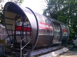 Keren! Halte Bus TMB ini Berdesain Mirip Kapsul Keren! Halte Bus TMB ini Berdesain Mirip Kapsul