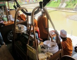 Satpol PP Bogor Segel Pasar Ah Poong Sentul