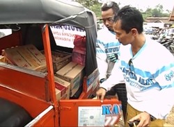 Salut! Dari Jakarta, Bajaj ini Kirim Bantuan ke Korban Longsor Banjarnegara