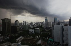 Hati-hati! Wilayah Jaktim dan Jaksel Akan Diguyur Hujan Hingga Sore