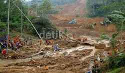 Sempat Tertunda Akibat Tanah Langsor, Pen di Kaki Mbah Suripah Diangkat