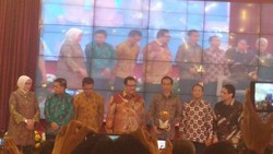 Presiden Jokowi Dapat Antara Achievement Award