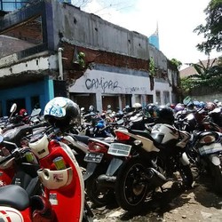 Parkir di Gedung yang Disediakan Pemprov Mahal, Pemotor Pilih Lahan Liar