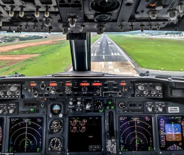 Pemandangan Fantastis dari dalam Kokpit