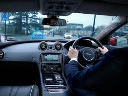 Keren, Pilar-pilar Mobil Jaguar Land Rover Bisa Menghilang