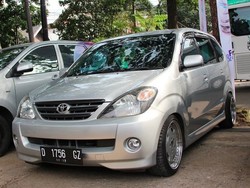 Avanza Ceper dengan Pelek Mercy AMG Hammer