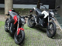 Pengalaman Keliling Ibu Kota Naik Motor Listrik