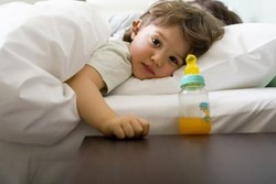 Si Kecil Sakit Perut? Berikan Yogurt dan Teh Camomile untuk Meredakan Rasa Sakitnya