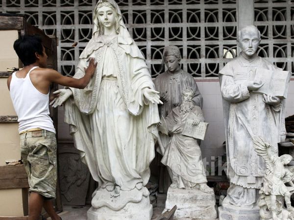 Mengintip Pembuatan Patung Rohani