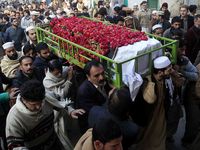 Korban Pembantaian Taliban Dimakamkan
