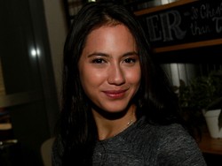 Malam Pergantian Tahun, Pevita Pearce Umroh