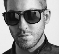 Foto: Tampannya Calvin Harris Tampil Perdana Jadi Model Emporio Armani