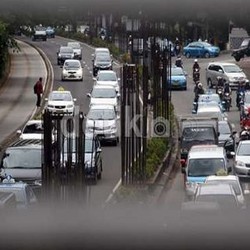 Ahok Diminta Beli Tiang Monorel Mangkrak untuk Proyek Bus Layang