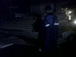 Angin Puting Beliung Sapu 9 Kios di Jalan Rumah Sakit