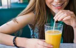 Jus Jeruk yang Anda Minum Setelah Gosok Gigi Terasa Pahit? Ini Penyebabnya