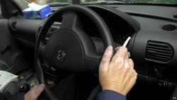 Inggris akan Buat UU tentang Larangan Merokok dalam Mobil