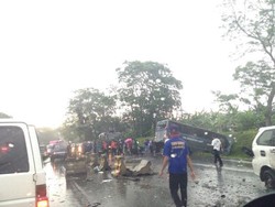 Ini Kondisi Pembatas Beton yang Hancur Akibat Tabrakan Beruntun di Puncak