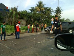 Innova Kecelakaan Tunggal di Tol Cikarang Arah Jakarta, Lalin Tersendat