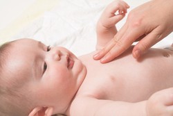 Tanda Seperti Memar di Kulit Bayi Baru Lahir, Apa Sebabnya?