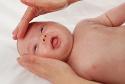 Baru Lahir, Kok Wajah Bayi Sudah Beruntusan?