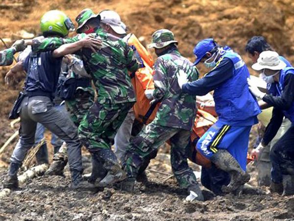 TNI Terus Cari Korban Longsor Banjarnegara