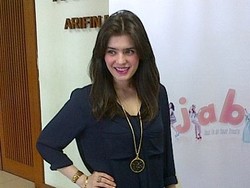 Urus Bayi Sambil Kerja, Carissa Putri Senang Dapat Julukan Hot Mom