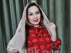 Nia Daniati Ogah Tanggapi Ocehan Farhat Abbas yang Akan Gugat Rumahnya