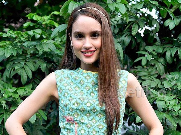 Cantiknya Cinta Laura Berbatik Turquoise
