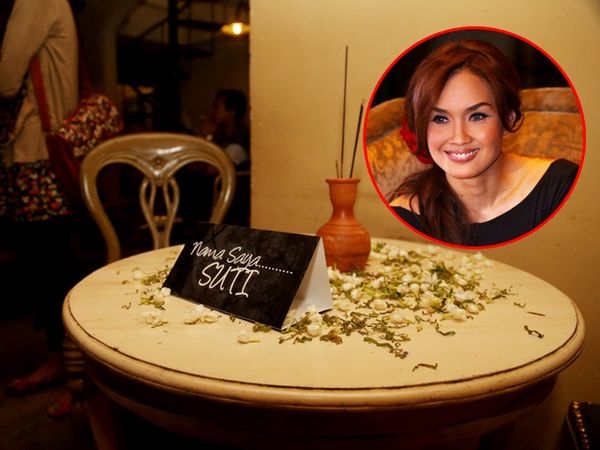 Hiii... Sara Wijayanto Ajak Teman Hantunya di Perilisan Buku