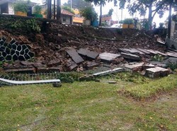 Bruk! Tembok Pagar Lapas Sukamiskin Sepanjang 40 Meter Ambruk