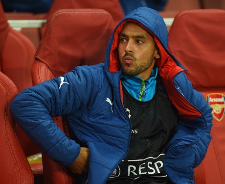 Ada Kemungkinan Walcott Bisa Main Lawan Liverpool