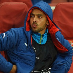 Ada Kemungkinan Walcott Bisa Main Lawan Liverpool