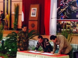 Presiden Jokowi Saksikan Penandatanganan MoU Gubernur DKI dan Jateng dengan NTT
