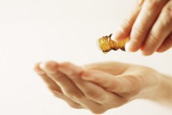 Ingin Sensasi Baru saat Bercinta? Coba Trik Seksi dengan Pelumas Ini