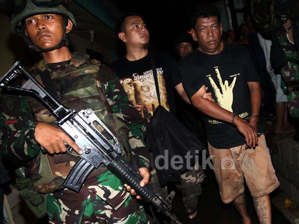 TNI Gerebek Miras Dan Narkoba di Cawang