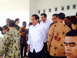 Jokowi: Yang Surplus Beras Kirim ke Yang Kurang Beras. Tak Usah Impor