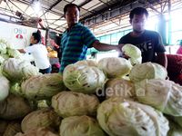 Jelang Natal, Harga Sayuran di Kramat Jati Stabil