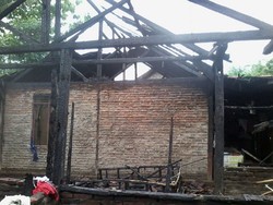 Tawuran Pemuda di Brebes Hanguskan Rumah, Pernikahan Anak Darti Kandas