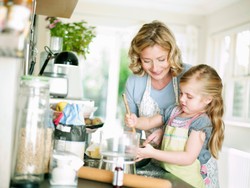 Ajak Anak Berbelanja dan Memilih Resep agar Anak Tertarik untuk Memasak